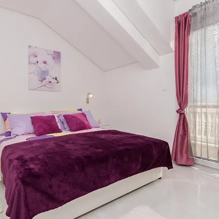 Flora Maris Ae1599 شقة بريفلاكا