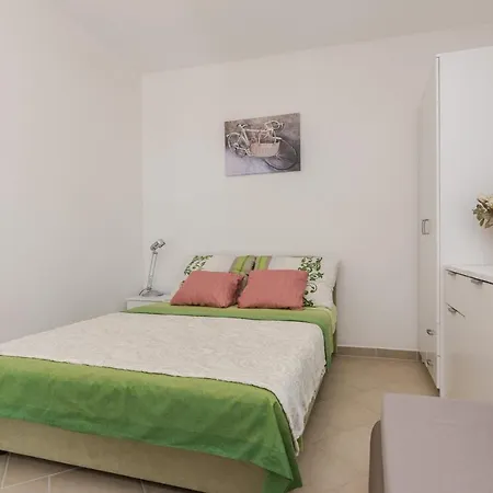 Flora Maris Ae1599 شقة بريفلاكا