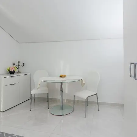 Flora Maris Ae1599 شقة بريفلاكا