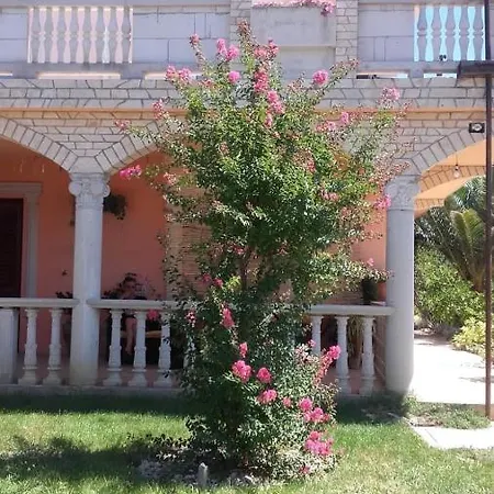 Flora Maris Ae1599 شقة بريفلاكا
