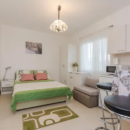 شقة Flora Maris Ae1599 *