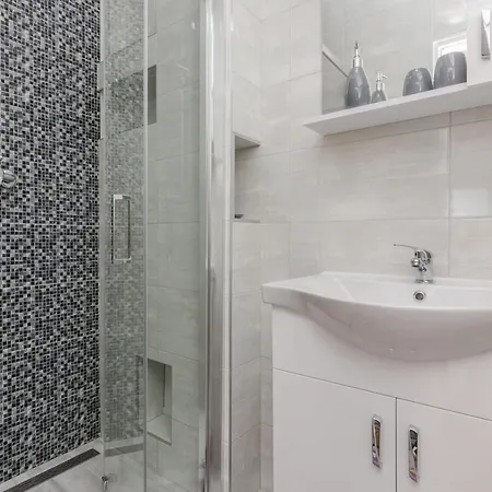 Flora Maris Ae1599 شقة بريفلاكا